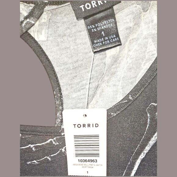 TORRIDโPlus black & white sleeveless skulls bones keyhole midi skater dress 1X - Picture 10 of 16